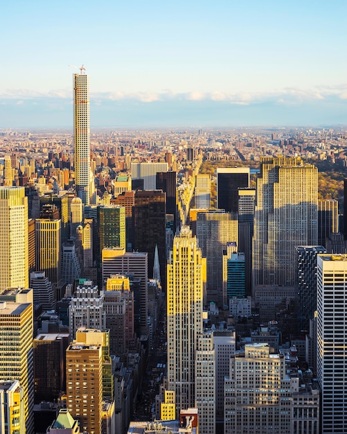 Vista panorámica aérea de Midtown Manhattan y Central Park, Nueva York, Estados Unidos. Skyline con rascacielos al atardecer. Nueva York. Edificio de arquitectura americana. Panorama de Metrópolis. paisaje urbano