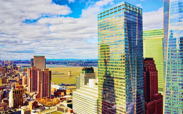 Vista panorâmica aérea para Downtown Manhattan e Lower Manhattan New York, EUA. Horizonte com arranha-céus. Cidade de Nova Jersey. Edifício de arquitetura americana. Panorama da metrópole NYC