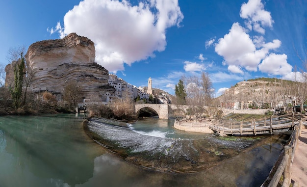 Foto vista panorámica de alacala del jucar un pueblo en la provincia de albacete