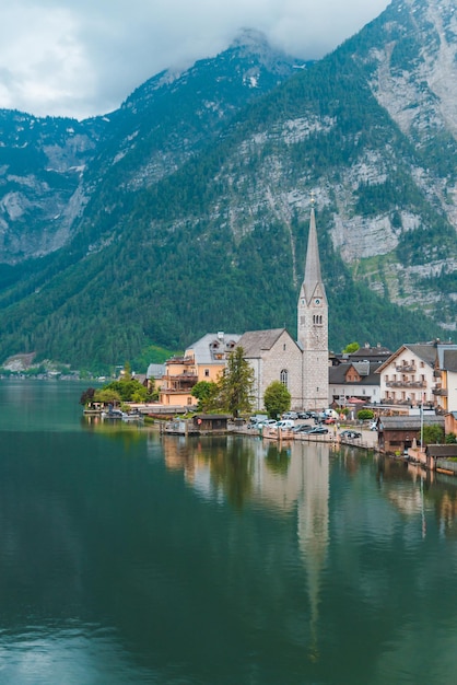 Vista panorámica de la aldea de hallstatt austria espacio de copia