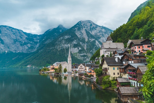 Vista panorámica de la aldea de hallstatt austria espacio de copia