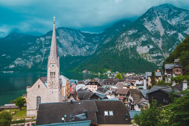 Vista panorámica de la aldea de hallstatt austria espacio de copia