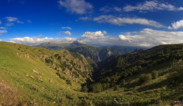 Vista panorámica del altiplano en el norte del Cáucaso en Rusia