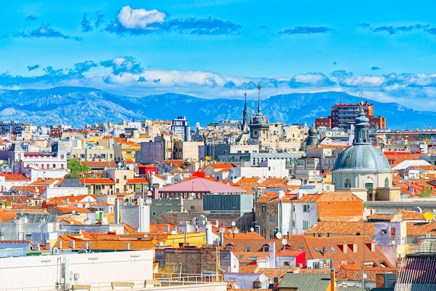 Vista panorámica desde arriba sobre la capital de España, la ciudad de Madrid.