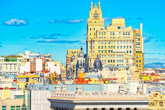 Vista panorámica desde arriba sobre la capital de España, la ciudad de Madrid.