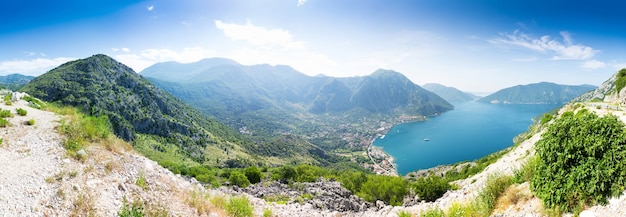 Vista panorámica de la bahía de Boka-Kotor, Montenegro