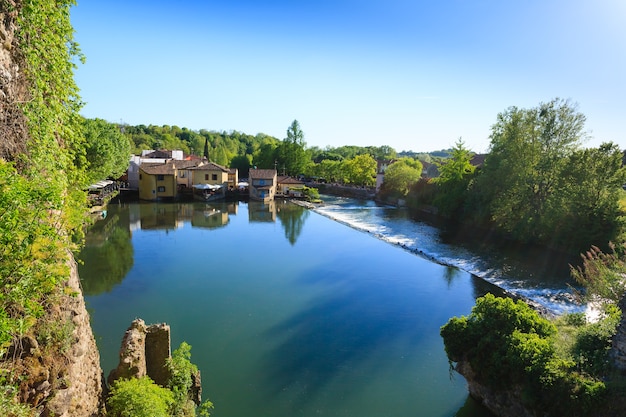 Vista panorámica de Borghetto, Valeggio sul Mincio, Italia. Molinos antiguos. Panorama italiano