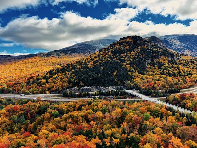 Vista panorámica de la caída en el acantilado del artista