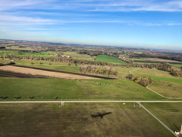 Foto vista panorámica de un campo agrícola contra el cielo