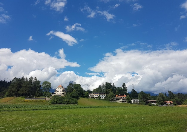 Vista panorámica de un campo agrícola contra el cielo