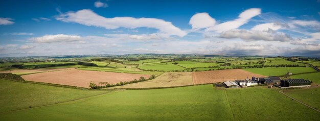 Foto vista panorámica de un campo agrícola contra el cielo