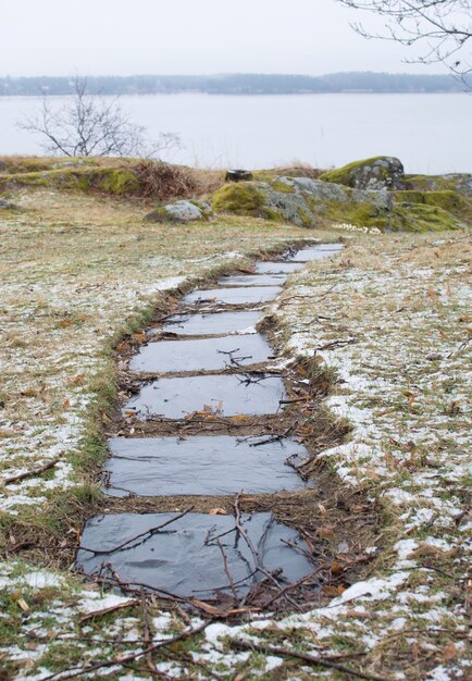 Foto vista panorámica del campo contra el cielo durante el invierno