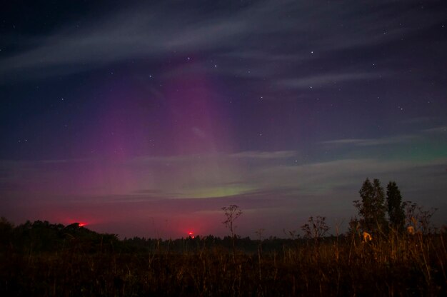 Foto vista panorámica del campo contra el cielo por la noche