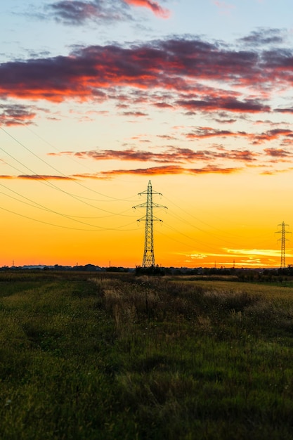 Foto vista panorámica del campo contra el cielo durante la puesta de sol