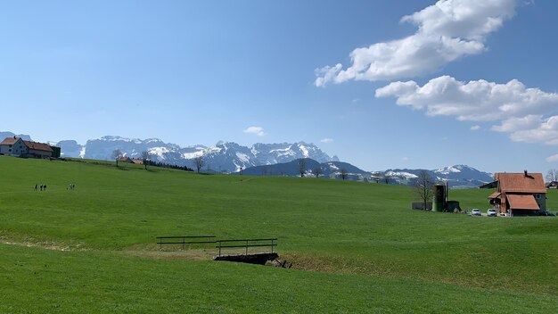 Vista panorámica del campo contra el cielo