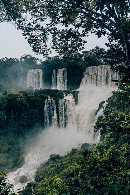 Foto vista panorámica de la cascada