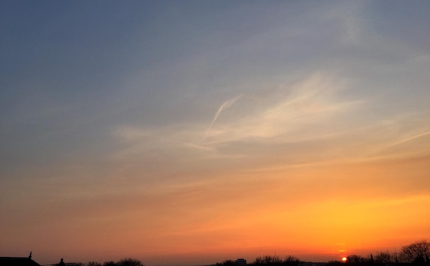 Foto vista panorámica del cielo naranja