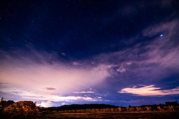 Foto vista panorámica del cielo por la noche