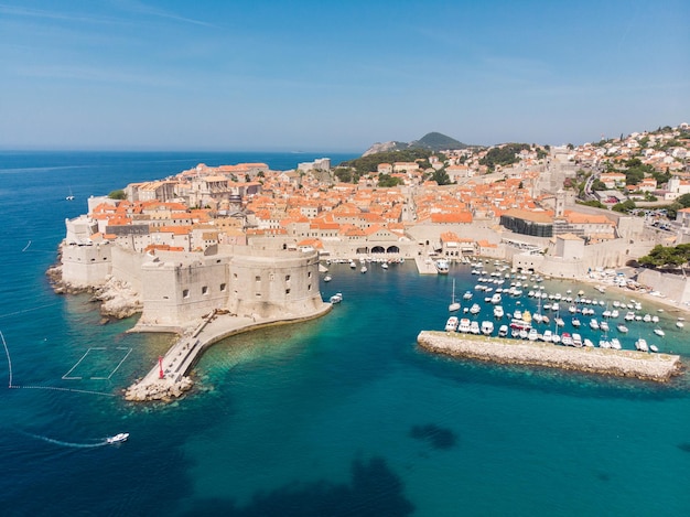 Una vista panorámica de la ciudad amurallada de Dubrovnik, Croacia