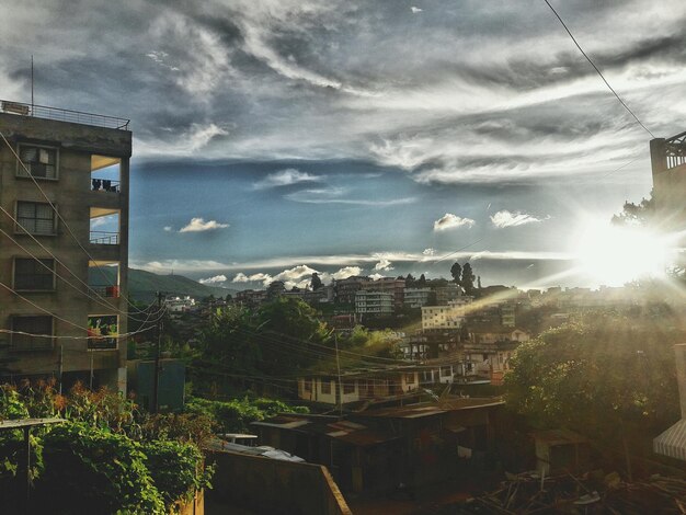 Foto vista panorámica de la ciudad contra el cielo