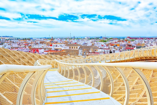 Foto vista panorámica de la ciudad de sevilla desde la plataforma de observación metropol parasol,