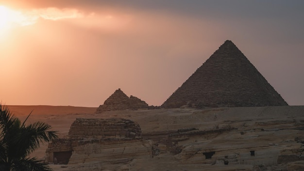 Vista panorámica del complejo de las pirámides de Giza