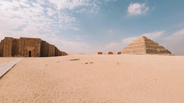 Vista panorámica del complejo de las pirámides de Saqqara