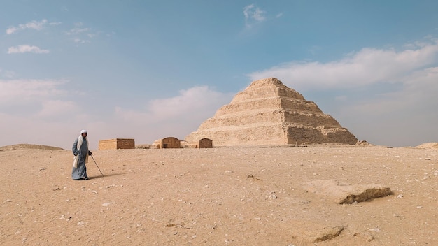 Foto vista panorámica del complejo de las pirámides de saqqara