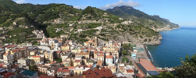 Vista panorámica de la costa de Minori Amalfi