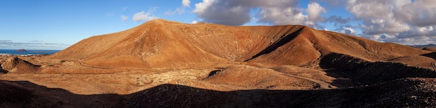 vista panorámica de un cráter volcánico en el norte de Fuerteventura