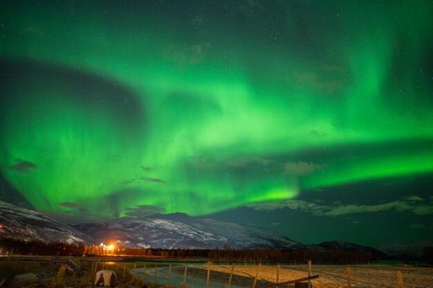 Vista panorâmica da aurora boreal aurora boreal papel de parede perfeito