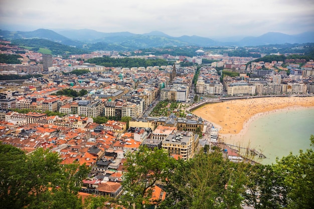 Vista panorâmica da baía de San Sebastian, oceano Atlântico, miradouro Monte Igueldo, País Basco, Espanha