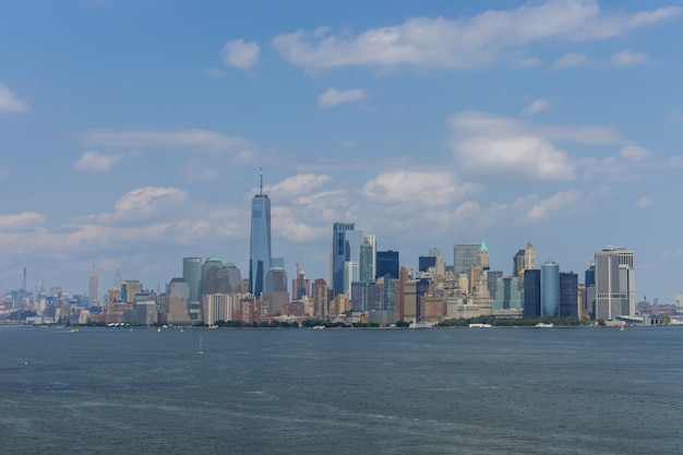 Vista panorâmica da Baixa Manhattan da paisagem urbana e dos famosos arranha-céus na cidade de Nova York da América