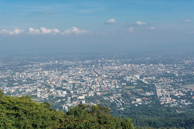 Vista panorâmica da cidade de chiang mai do templo doi suthep na tailândia