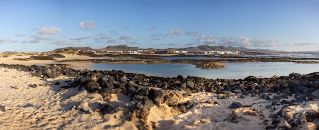 Vista panorâmica da cidade de El Cotillo em Fuerteventura Ilhas Canárias Espanha Aldeias tradicionais coloridas de Fuerteventula El Cotello na parte norte da ilha Ilhas Canarias da Espanha