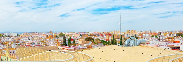 Vista panorâmica da cidade de Sevilha desde a plataforma de observação