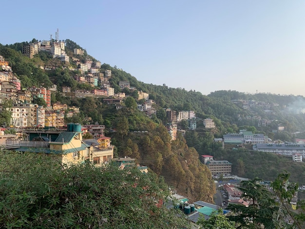 Vista panorâmica da cidade de Shimla da montanha