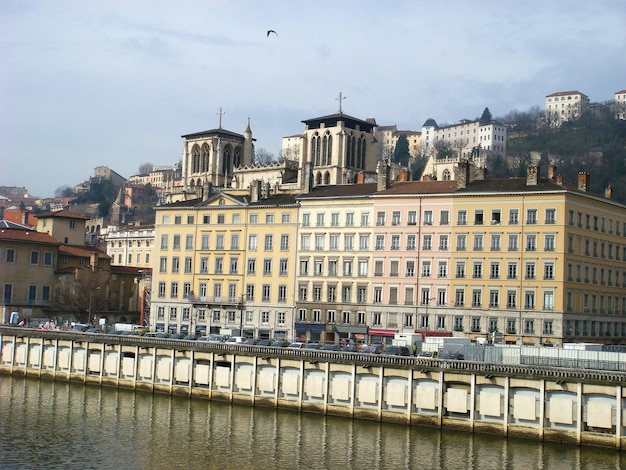 Vista panorâmica da cidade e aterro em um dia de primavera Lyon França