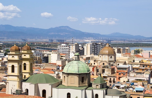 Vista panorâmica da cidade em um dia de verão Closeup Cagliari Itália
