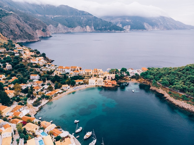 Vista panorâmica da cidade grega de Asos, Kefalonia