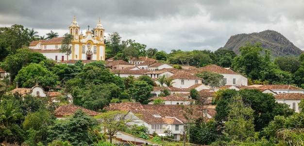 vista panorâmica da cidade histórica de Tiradentes, em Minas Gerais, Brasil