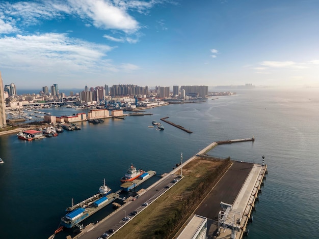 Vista panorâmica da fotografia aérea do litoral da cidade de Qingdao China