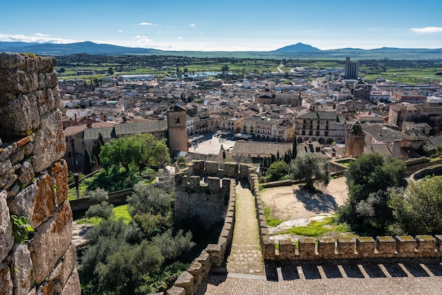 Foto vista panorâmica da monumental cidade de trujillo de seu castelo medieval extremadura