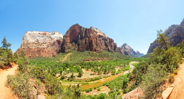 Vista panorâmica da natureza virgem do Parque Nacional de Zion