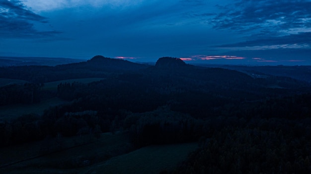 Foto vista panorâmica da paisagem contra o céu ao pôr-do-sol