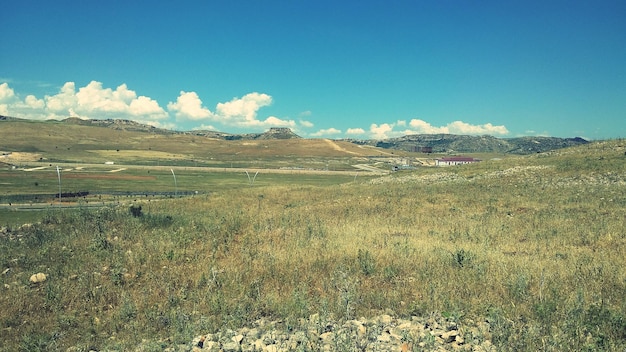 Vista panorâmica da paisagem contra o céu azul