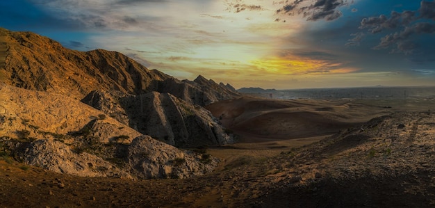 Vista panorâmica da paisagem contra o céu durante o pôr-do-sol