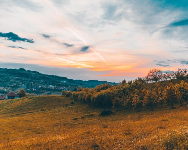 Foto vista panorâmica da paisagem contra o céu durante o pôr-do-sol