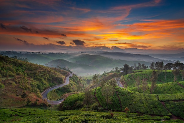 Vista panorâmica da paisagem contra o céu durante o pôr-do-sol