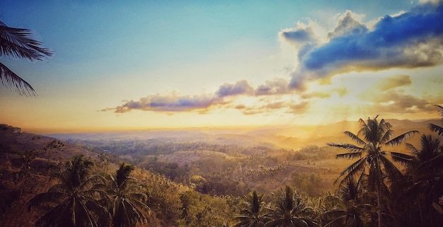 Foto vista panorâmica da paisagem contra o céu durante o pôr-do-sol